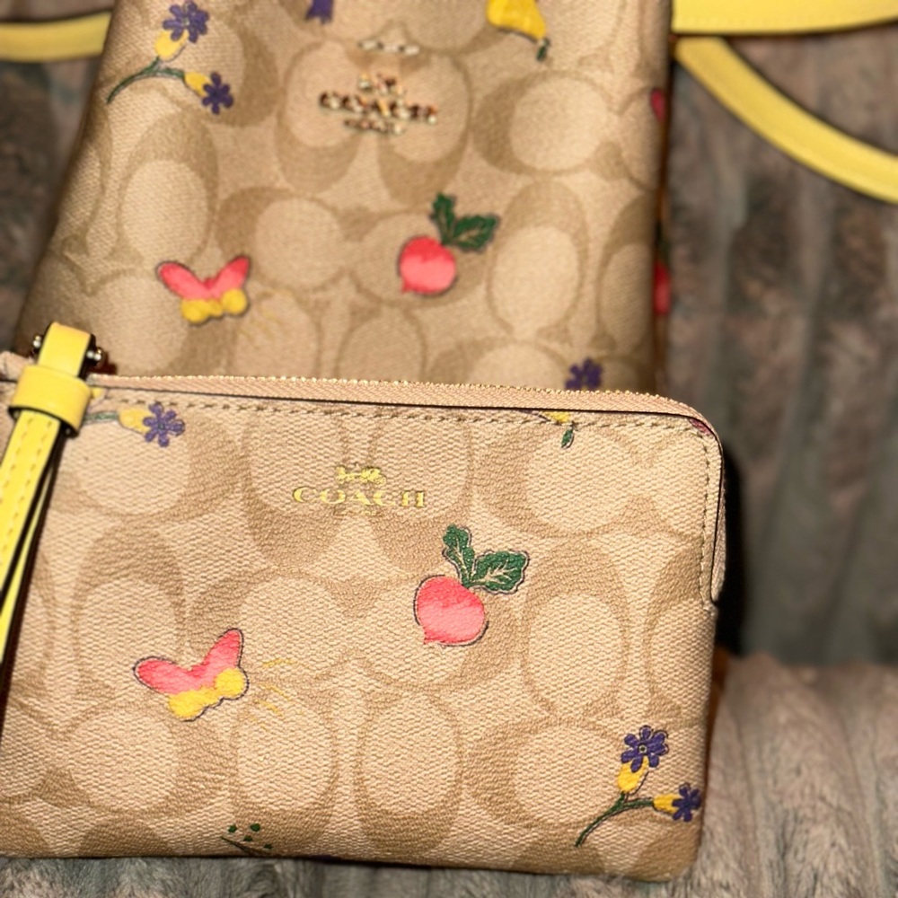 New Coach Mini Town Bucket Bag Signature Canvas Dreamy Veggie Print & wallet